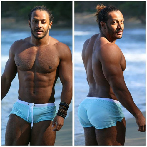 blksunder:  asskingz:Reblog and follow @asskingz​ for ASS 24/7!!! Yummy
