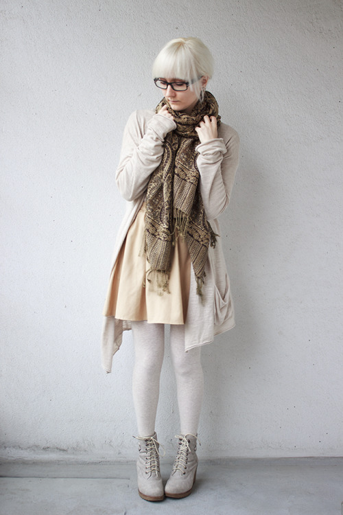silmu: Felt pretty cute today~ Blanco shoes, stockings from H&amp;M, everything else thrifted. F