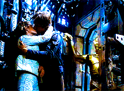 carriefishers-archive:  han/leia + being interrupted 