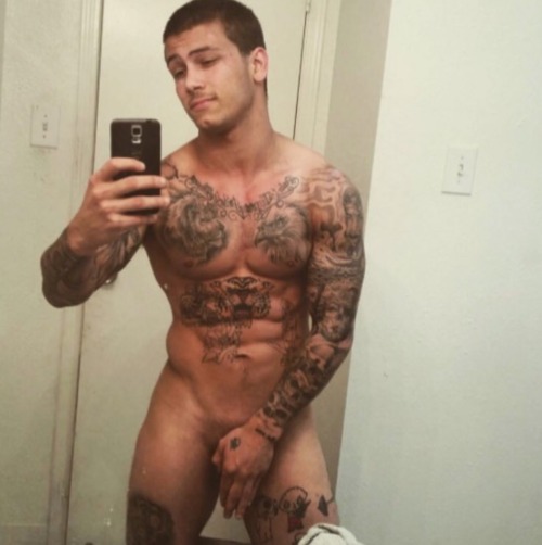 jockboyfriends:  We would love to fool around and lift with Michael Hoffman. 