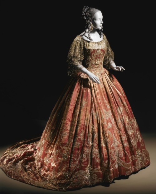fashionsfromhistory: Costume for Ganna Walska as Violetta in “La Traviata” Erte &amp