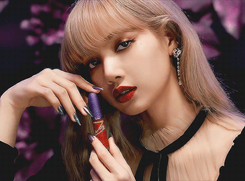 LISAs First-Ever MAC X L Collection | MAC Cosmetics