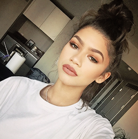 arigrande2k15:  Zendaya + Selfies  porn pictures