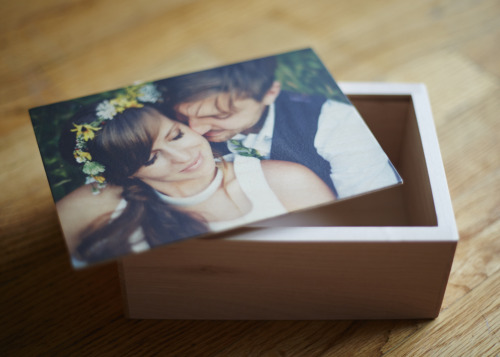 Beautiful wedding boxes… This wedding season I decided to incorporate new custom wooden