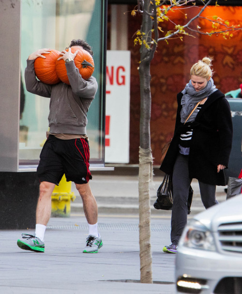 spookytwinkdancy: theatropath: Pumpkin!Hugh, high quality and untagged (18 photos) - Part 2 of 2 Hi-