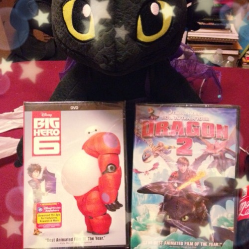 littlekitto:  !!!!!  Date night started with Daddy bringing home a present for me! He said he picked up Toothless who flew alllll the way from Berk to be with me and had a special letter for me! Toothless (who is named Toofwess for little speak ^_^) is