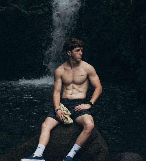 brysmaleidols:Ethan Wacker