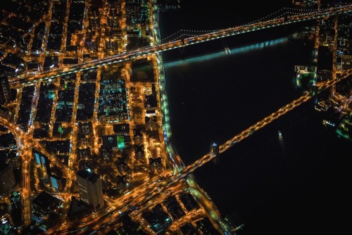 escapekit:  GOTHAM 7.5K Photographer and filmmaker Vincent Laforet has captured stunning high-altitude photos of New York City at night. Flying high above the city of New York, Vincent captured these beautiful shots during a night time helicopter ride. 