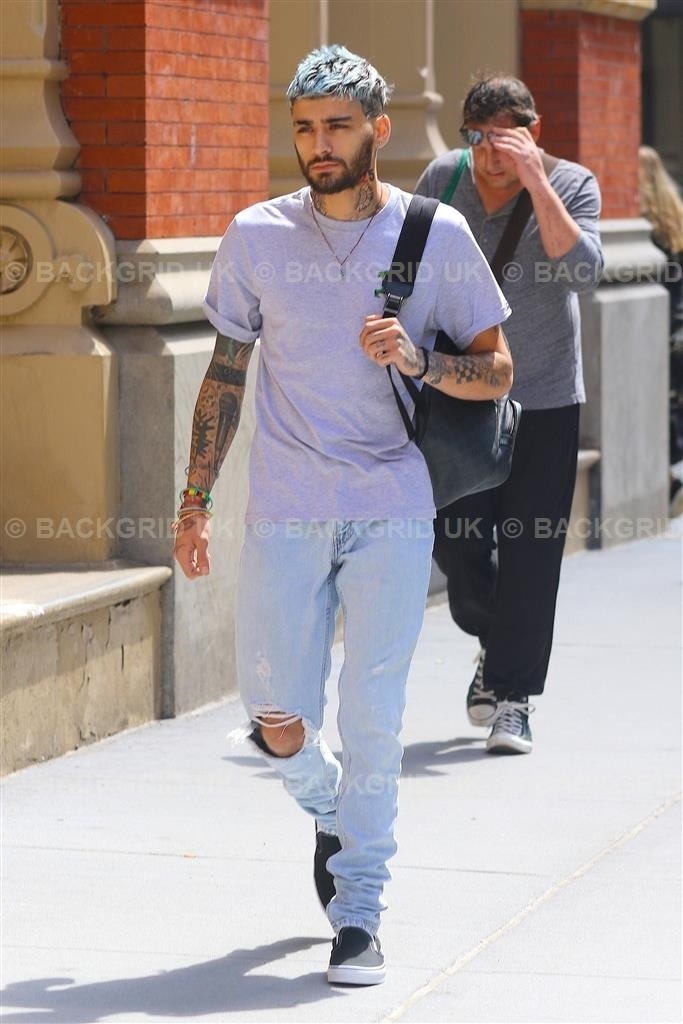 picknick Staren Geologie Backgrid UK Celebrity Photo Agency — Zayn Malik's got the blues (hair that  is) in the...