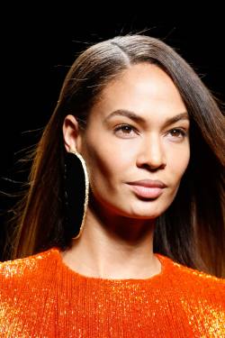 vogue-is-viral:  fashion—victime:Joan Smalls