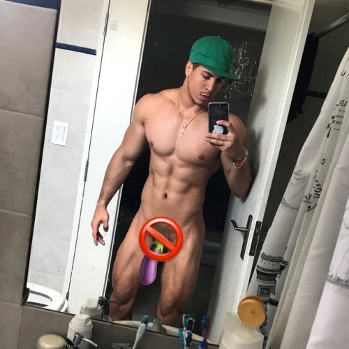 smallundies-bigbulges:Love Franger Huz’s monstercock, when it is release from his Andrew Christian breifs: https://bit.ly/2GXFppm