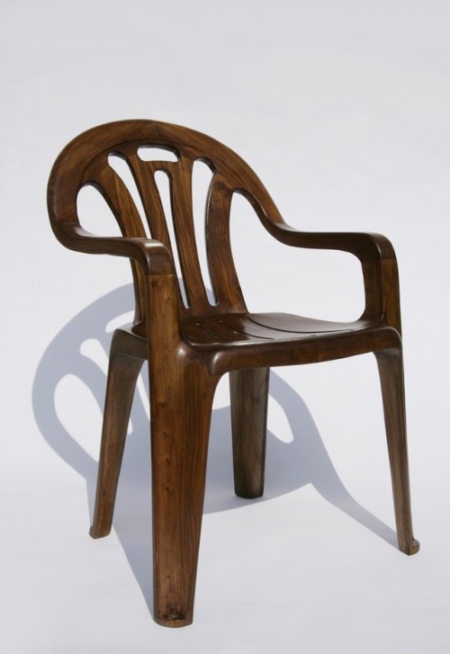 kundst:Maarten Baas (NL 1978) Plastic Chair in Wood (2008) Elm wood