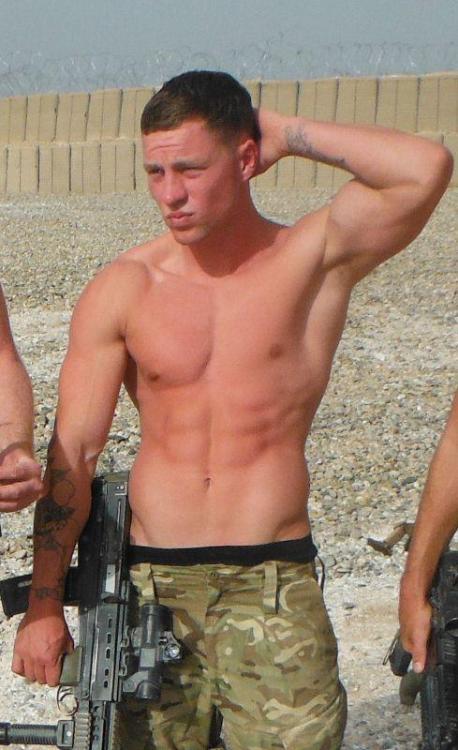 londonsoldier:  sequelguerrier:  Listening  British Beef 