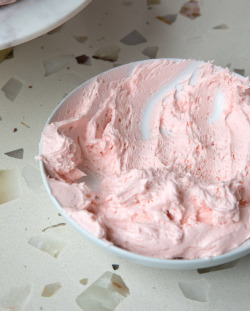 sweetoothgirl:   A “SILVER CAKE” WITH PINK FROSTING