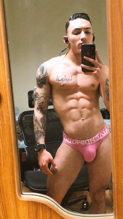 hot4dic2:  sebastian25pr:  boricuadream:  😍  Se ve pasivo pero rico puñeta   Hot4dic2.tumblr.com —— Follow me and I will check out your page. If I️ like what I see I will Follow you back!Send me selfies and other hot pics to hot4dic2@gmail.com