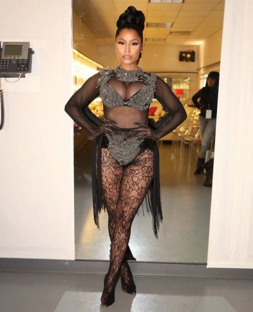 Nicki Minaj is such a Queen…Pearlyhose obeys Her