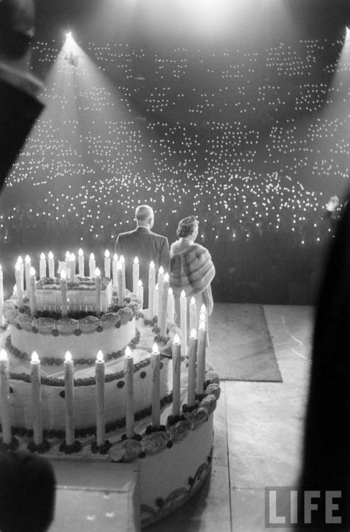 Celebrating Eisenhower’s birthday(Mark Kauffman. 1953)
