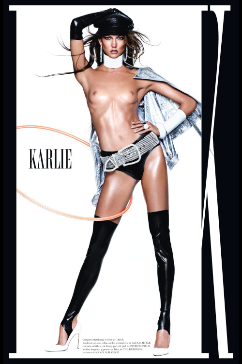 irresistiblefeatures:  Ballerina curves    via Reblog for iPad