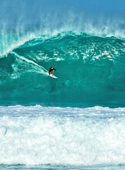 surf4living:  can’t quite say who that is but i think it’s dusty payne  ph: andrew christie 