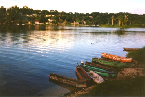 Barcos, lago Peten Itza, Flores, el Petén, Guatemala, 2001.
