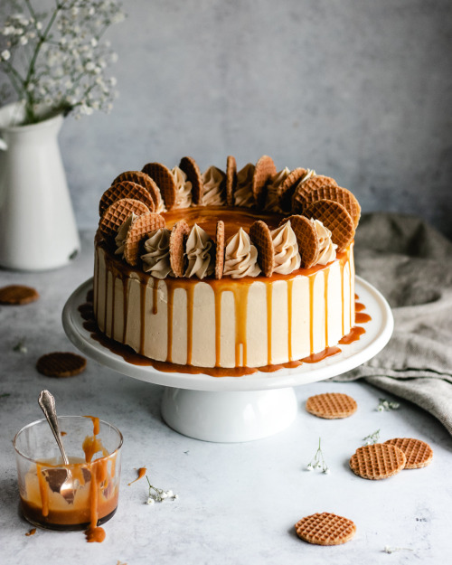 sweetoothgirl:  Stroopwafel Caramel Cake