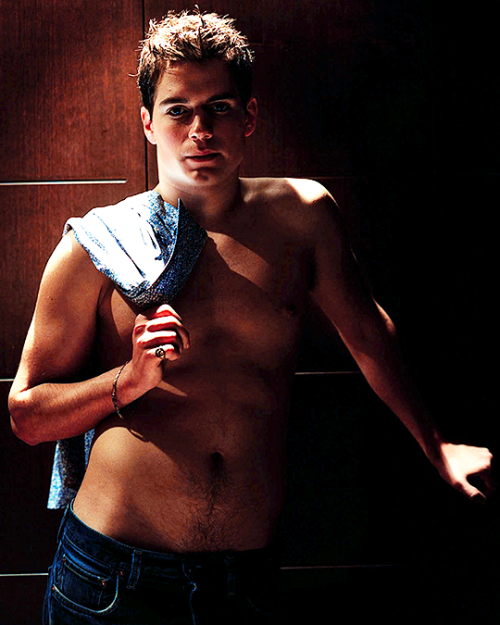 pajaentrecolegas:HENRY CAVILL by Perou for Tatler (2002) That happy trail………&he