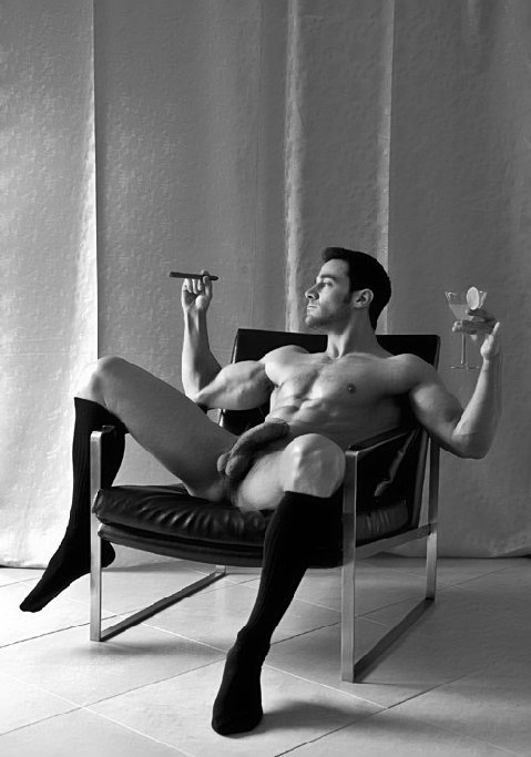 oregonleatherboy:     I dont support smoking, but visually I think it is really aesthetically
