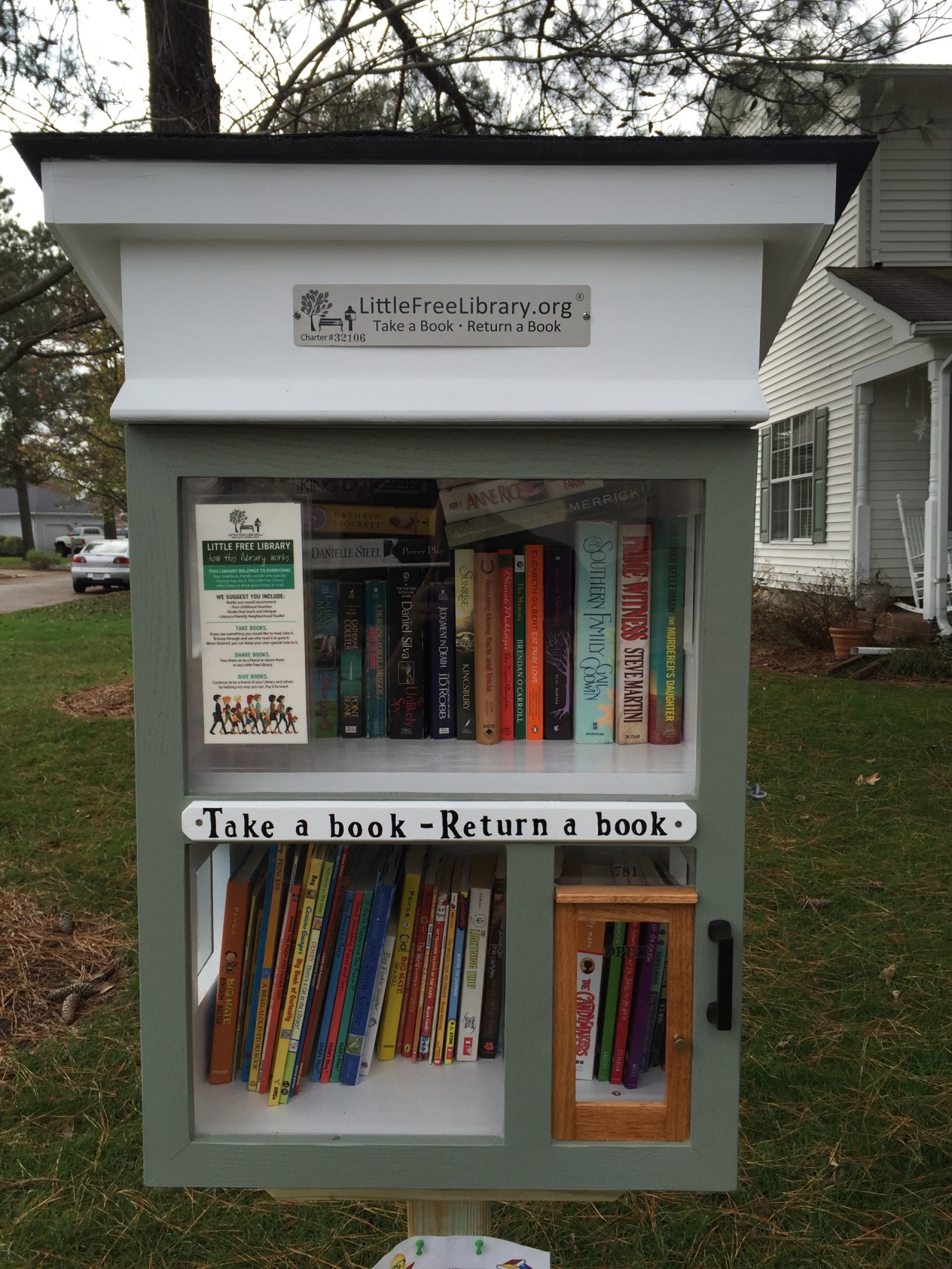 thedigitallibrarian:  My parents finished their Free Little Library!! I ❤️ it!