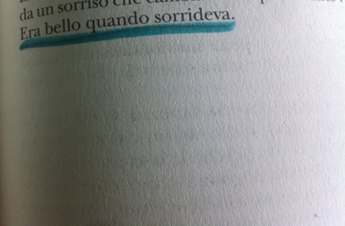 lezionidivoloperprincipianti:
“ “Credo di essermi innamorata prima di tutto del suo sorriso. Non era perfetto, ma quando sorrideva spuntava il sole sul suo viso, e mi faceva tremare le gambe, faceva venire voglia di sorridere anche a me, che non...