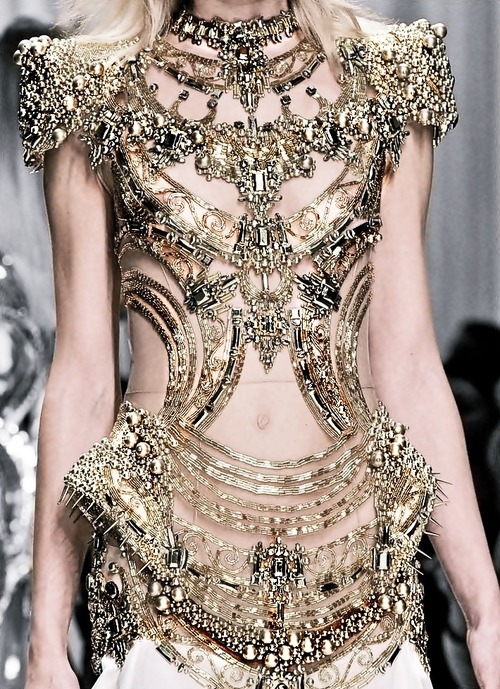 floatingforever:  Valentin Yudashkin SS14
