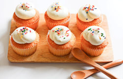 kitchenelves:  Vanilla Bean Cupcakes via