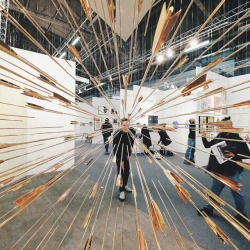 asylum-art:Copper Arrows Frozen Before ImpactLast January, the artist Glenn Kaino exhibited his work “A Shout Within a Storm” at the Honor Fraser Gallery in Los Angeles. This mobile system is composed of over 100 copper  arrows pointing to an invisible