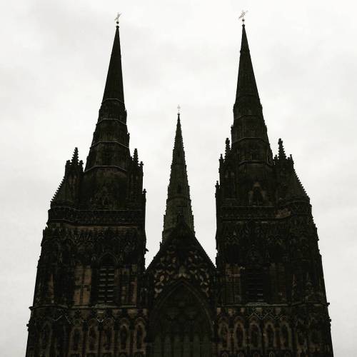 okkulten:  Lichfield Cathedral by hallowedlibrary