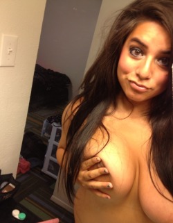 chicksdoitthemselves:  Submit your own self-shot PICS