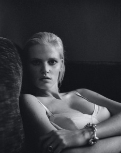 thelingerielovely:  lara stone wears vpl