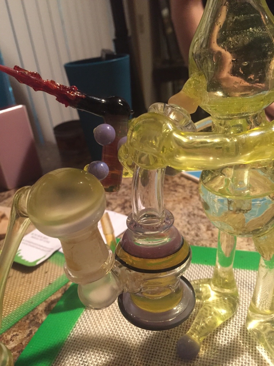 Rig inception. Bong of an alien holding a bong. UV reactive. Follow @jahniglass on