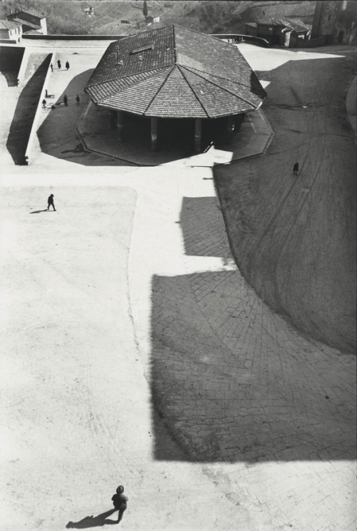 drrestless:Henri Cartier-Bresson, Siena, Italy, 1933