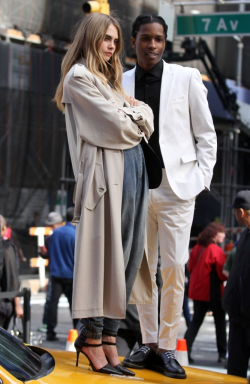 vogue-kingdom:  daily&ndash;celebs: 10/14/13 - Cara Delevingne + A$AP Rocky on set of a DKNY photoshoot in NYC.  Message me if you’re 100% street style! Need more blogs to follow xx 