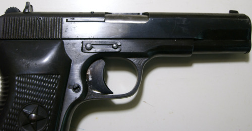 yeoldegunporn:  Tokarev 213 in 9mm parabellum This is an interesting Tokarev pistol chambered in 9mm instead of 7.62x25. These were made by China specifically for sale n US markets. Initially these pistols consisted of actual Chinese military surplus