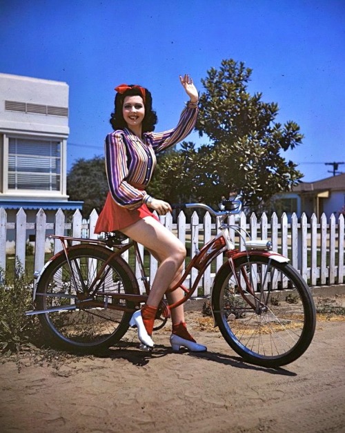 retrogirly: Ann Miller, 1946 