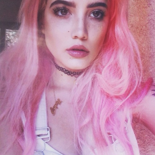 rianallxlow:  i loved halsey with pink hair