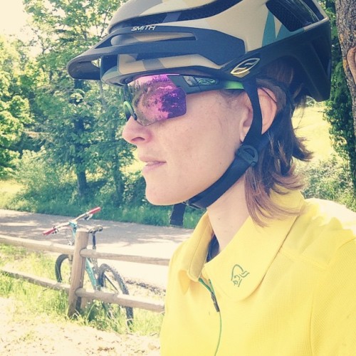 elenamartinello: What’s your favorite color? Mine are purple and yellow! #smithoptics #enduro #norro