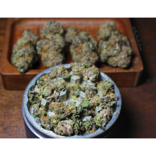 b-ak3d:  shesmokesjoints:  We be rollin ^_^ 🙌  Looks tasty as Fuck