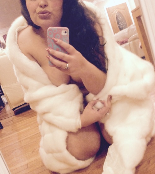 hipsncurvesplus:  Always love to cozy and cuddle up at night. 