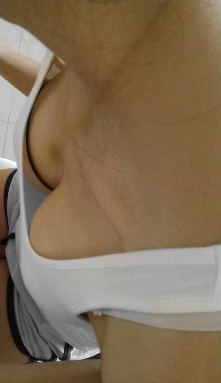 clm4w37:  Down blouse on her deep cleavage. Re-blog if you think she is sexy.