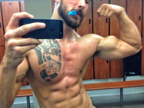 straightdudesexting:Straight hunk Sean Sarantos