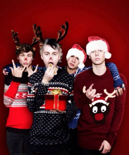 recoveringingod:  It’s so cute. 🎄 