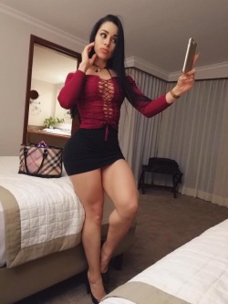 ionlypostfire:  Them legs ❤❤  VERY SEXY!