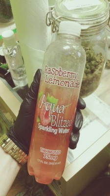 strictly-hydroponic:keep-0n-blazing:  nuug-life:  By far tastiest medicated drink I’ve ever tried 🍓  YUMM 😍😍 I want!!!   ^^