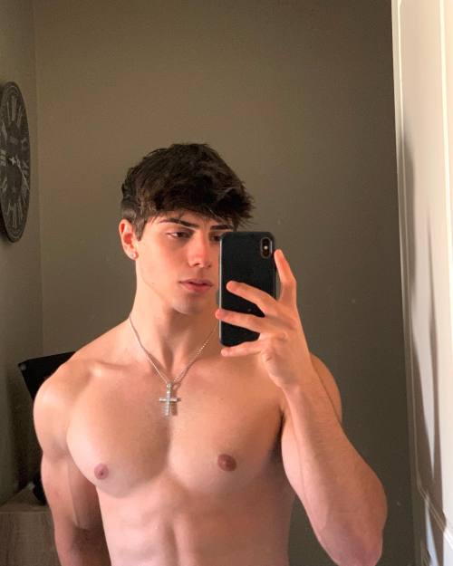 god-tier-genes:Petros Sidhropoulos, 19, 🇬🇷 fuckboy haircut